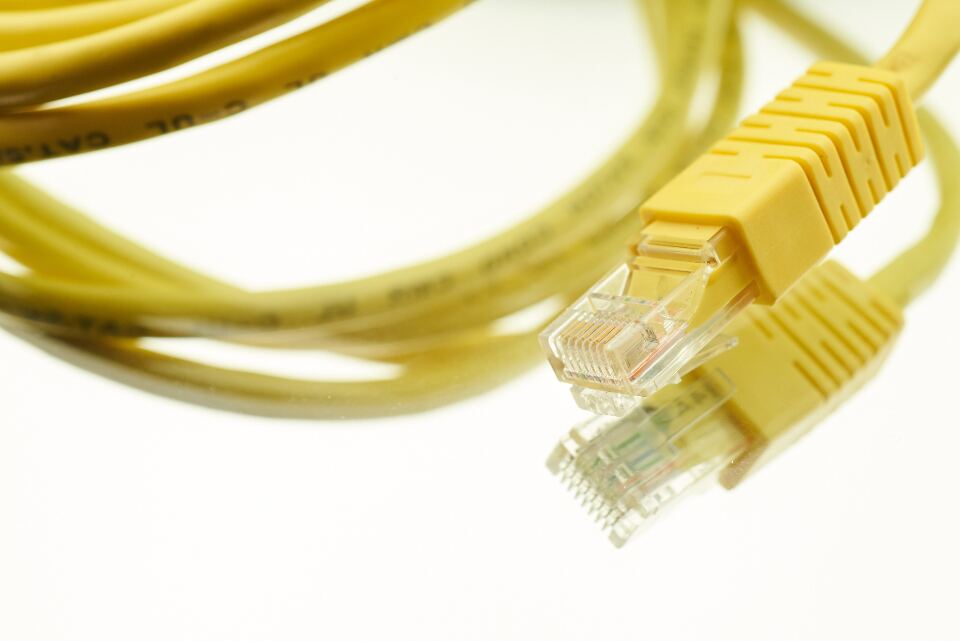 LAN ケーブルのコネクタ
